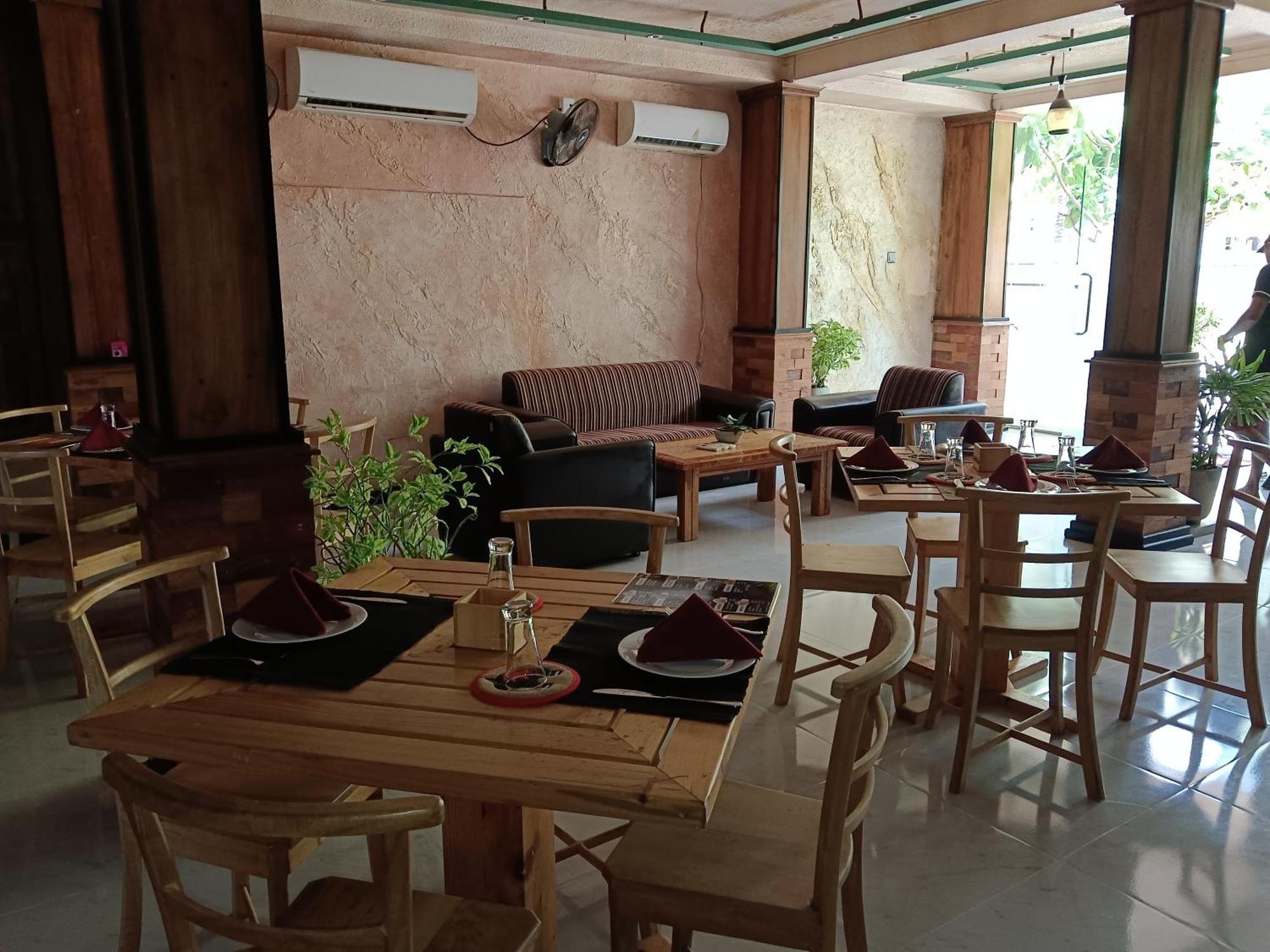 La Cozy Hotel & Restaurant Negombo Daluwekotuwa Exterior photo